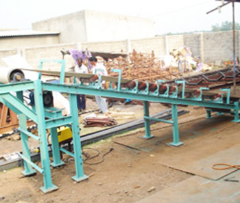 Food grade conveyor for loose sugar